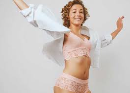 Les articles disponibles sont les mêmes qu'en faites votre shopping sur la boutique en ligne etam et achetez du prêt à porter à prix réduit. Etam Devoile Une Ligne De Lingerie Dediee Aux Femmes Ayant Subi Une Mastectomie Quelle Belle Idee Neozone