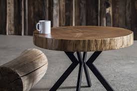 Coffee Table Made From Oak Tree Cracks Are Filled With Epoxy And Small Green Glass Pieces Decoracao Com Madeira Moveis De Madeira Rustica Moveis De Caixotes