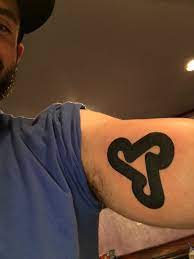 Als sohn von vater amanda und mutter samuel erlangte er im jahr 2021 als musiker berühmtheit zum beispiel. Kyle Martin On Twitter My First Tattoo Lecrae Rehab Symbol Unashamed 116 Https T Co Zmnaksqkpy