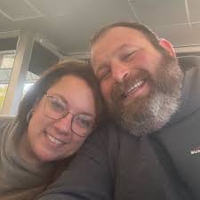 Who builds barndominiums in Chester County, TN?