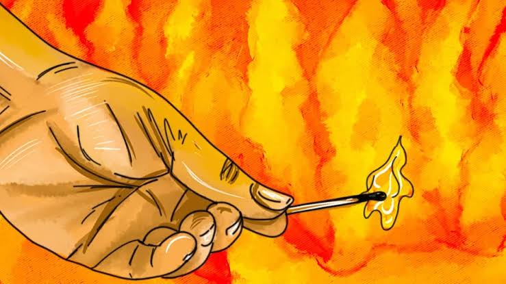 महाराष्ट्रः अलग-अलग जिलों में मंत्रियों की मौजूदगी में दो लोगों ने किया  आत्मदाह का प्रयास, ये थी वजह - Maharashtra Beed Dhule Republic Day Issues  Protest Self immolation ...