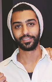 من هو علي كاكولي، انتشرت أنباء تفيد بحبس الفنان الكويتي علي كاكولي في المطار الكويتي بعد وصوله لحمله المخدرات، فيما كان الخبر منتشراً منذ أسبوع دون الكشف عن هوية هذا الفنان المشهور. Ù…Ø­Ù…Ø¯ ØµÙØ± Ù„Ù€ Ø§Ù„Ø±Ø§ÙŠ Ø¥Ø¯Ù…Ø§Ù†ÙŠ Ù„Ù„Ø®Ù…Ø± Ø¯Ù… Ø± Ø­ÙŠØ§ØªÙŠ Ø§Ù„Ø±Ø§ÙŠ