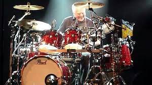 Cesar zuiderwijk, drummer bij één van de meest legendarische bands die de lage landen rijk is, golden earring. Cesar Zuiderwijk Golden Earring Rock Groups Drummer Golden Earrings
