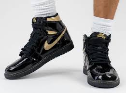 A new screen would be about 50$ depending on where you buy. Detail Look At The Air Jordan 1 High Og Metallic Gold