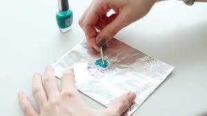Put a few drops of nail polish on it. Deinen Nagellack Mattieren Wikihow