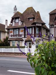 Week End A Deauville Et Trouville Les Incontournables Trouville Deauville Deauville Trouville