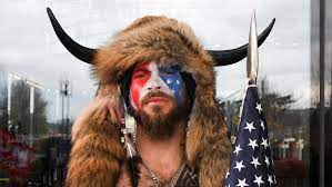 338 likes · 3 talking about this. Assaut Du Capitole Jake Angeli L Homme A La Tete De Bison A Ete Arrete Le Soir