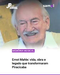 Alexander Muniz de Oliveira, de 47 anos, o deputado Alex Madureira (PL),  nasceu no HFC (Hospital dos Fornecedores de Cana) em Piracicaba e cresceu  em Ártemis, onde o pai e a mãe