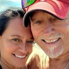 Licence to Kill (Two-Disc Ultimate Edition) [DVD]: Amazon.co.uk: Timothy  Dalton, Carey Lowell, Robert Davi, Talisa Soto, Anthony Zerbe, Everett  McGill, Wayne Newton, Frank McRae, Benicio Del Toro, Desmond Llewellyn,  David Hedison, Priscilla