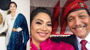 Maybe you would like to learn more about one of these? Sosok Paulina Pandjaitan Putri Menko Luhut Yang Pimpin Pwa Paspampres Setia Temani Suami Mayjen Ms Halaman All Tribun Manado