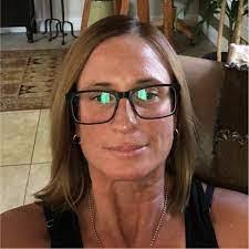 Teri Mullins's Instagram, Twitter & Facebook