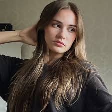 Laura (@laura.janis) • Instagram photos and videos