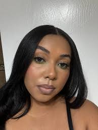 How do you use the little powder that looks like make-up