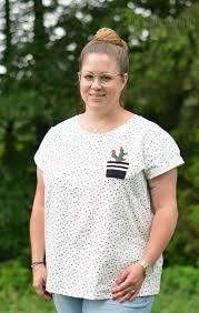 Oversized shirt für damen mit fledermausärmeln und geteiltem saum gratis schnittmuster gr. Madchenkram Blog Ein Oversize Shirt Mit Kaktus Im Blumentopf Madchenkram T Shirt Selber Nahen Bluse Schnittmuster