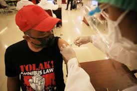 Vaksin sinopharm jadi kandidat utama karena sudah ready stok. Pemerintah Tetapkan Harga Vaksin Gotong Royong Rp 500 000 Per Dosis