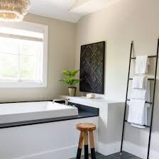 Browse 148 towel display on houzz whether you want inspiration for planning towel display or are building designer towel display from scratch, houzz has 148 pictures from the best designers, decorators, and architects in the country, including giambastiani design and esther hershcovich. Towel Display Ideas To Put Your Linens Front And Center
