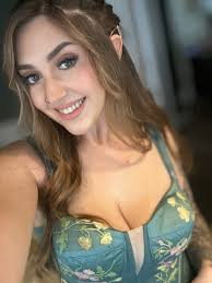 Icky Vicky 📚 (@visforvickyy)