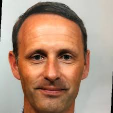 𝗗𝗶𝗿𝗸 𝗔𝗱𝗿𝗶𝗮𝗮𝗻𝘀𝗲 𝗸𝗿𝗶𝗷𝗴𝘁 𝗹𝗲𝗶𝗱𝗶𝗻𝗴  𝘁𝗿𝗮𝗻𝘀𝗮𝗰𝘁𝗶𝗲𝘁𝗲𝗮𝗺 𝘇𝗼𝗿𝗴𝘃𝗮𝘀𝘁𝗴𝗼𝗲𝗱 Dirk Adriaanse,  asssociate director zorgvastgoed, is een zeer ervaren specialist op de…