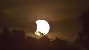 Dampak dari gerhana bulan adalah cahaya matahari tidak dapat dipantulkan oleh bulan yang mena cahaya tersebut terhalang oleh bumi. Ingat Ada 5 Gerhana Bulan Dan Matahari Sepanjang 2019