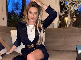 Nikkie plessen is behoorlijk over de zeik nu haar 25 winkels dichtmoeten vanwege de coronalockdown. Dit Schokkende Bedrag Vraagt Nikkie Plessen Voor Een Gesponsorde Instagram Post
