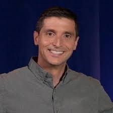 Kari Roche's Instagram, Twitter & Facebook