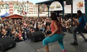 Jacques offenbach jacques offenbach un jambon de bayonne de bayonne embayonné bayonné en baïonnette ah turlurette il est bon bon bon que le vin est bon avec le jambon et bon bon bon que. Les Temps Forts De La 554 Edition De La Foire Au Jambon Blog Visit Bayonne