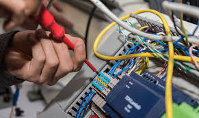 Unvorsichtige elektriker können schnell zu leitenden angestellten werden. Elektriker Notdienst 24 H Tetiktronik