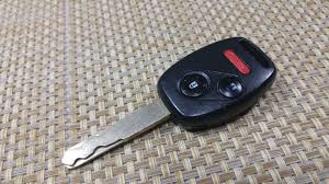 Replace honda key fob battery while the fob is open, hold it together by pressing your thumb where the battery sits, so the pieces stay in their proper location. Pin On Cute Diy