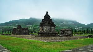 Dieng plateau is a marshy plateau that forms the floor of a caldera complex on the dieng volcanic complex in wonosobo and banjarnegara, cent. Dieng Plateau