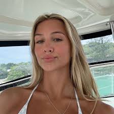 mer (@meredithmalison) • Instagram photos and videos