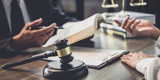 La estatua de la justicia, también llamada señora justicia o justicia ciega, es una mujer que sostiene ella representa el sistema legal o la justicia. Justicia Concepto Tipos Caracteristicas Y Justicia Social