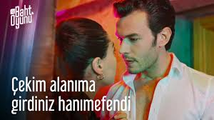 Rüzgar'ın vatandaş olması ile gerçekten karı koca olacaklarını hayal etmektedir. Ada Ve Bora Nin Ilk Karsilasmasi Baht Oyunu 1 Bolum Youtube