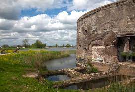 Het eeuwenoude complex van verdedigingswerken is een uitbreiding van de stelling van amsterdam, die al sinds. Nieuwe Hollandse Waterlinie Militair Erfgoed Rijksdienst Voor Het Cultureel Erfgoed