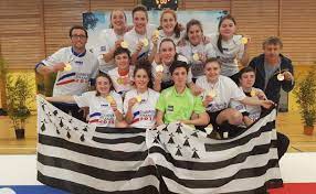 Film du lycée(auguste renoir à asnières) vainqueur du championnat de france de futsal unss 2013/2014 cadet qui s'est déroulé à strasbourg du 3 au 6 juin. Unss Pontivy Champion De France Ligue Bretagne De Football