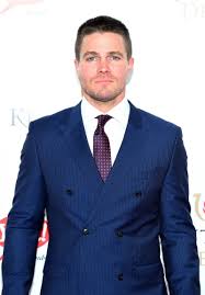 Sign up for stephen amell alerts: Stephen Amell Hits Back At Report That He Was Forcibly Removed From Airplane After Argument With Wife Cassandra Jean Tv Fanatic