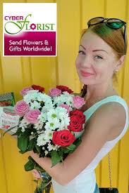 Photo Report Of Our Latest Flower Delivery To Ukraine By Cyber Florist Com Roses Chrysanthemums And Baby S Breath Create Flower Delivery Flowers Flower Gift