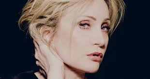 Drinken Macron en buurvrouw Patricia Kaas binnenkort samen koffie?