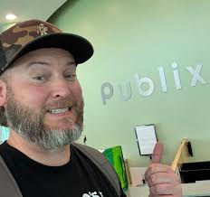 Just got back from Lakeland, Florida where I had the chance to visit Publix  Super Markets HQ and pitch some of our newest, most innovative flavors yet.  ☀️ I met with their