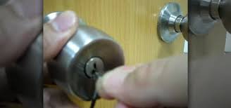Insert the dentist pick into the cabinet lock with the curve facing upward. How To Pick A Locked Door With A Paper Clip Cons Wonderhowto