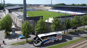 Hansa rostock support die armee der greifen stürmt das feld für den besten club der welt/ the army of the griffins invade the pitch for the best club in the world. Sechzig Um Sieben Tsv 1860 Munchen Hansa Rostock