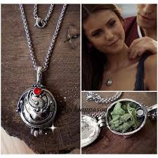 The Vampire Diaries Inspired Jewelry Liked On Polyvore Featuring Home Home Decor Jewelry Storage Inspir Acessorios Femininos Acessorios Vintage Acessorios