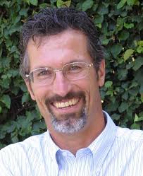 Leslie Dinaberg Sits Down with Steven Crandell