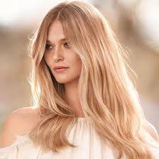 Brauntöne bekommen einen goldfarbene schimmer oder sind in einer sehr dunklen variante vertreten, die aber. Die Haarfarben Trends 2019