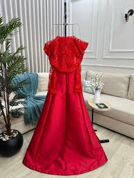 ‫فستان سهرة سواريه احمر فاخر بقصه اوف شولدر - فساتين اكليل | Eklil Dresses‬‎