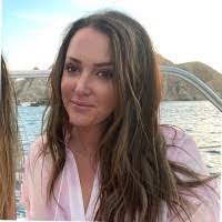 Hollie Hilliard's Instagram, Twitter & Facebook