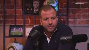 Van der Vaart, consternado: «Es escandaloso cómo lo tratan allí»