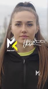 Bienvenida a Tara Bourne como Miss Kick Athlete
