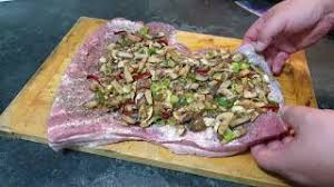 Rulada de proc fiarta cu condimente, usturoi si dafin. Rulada Din Burta De Porc Pancetta Afumata Fiarta Si Condimentata Sau Crud Uscata PoftÄƒ BunÄƒ Cu Gina Bradea Thewikihow