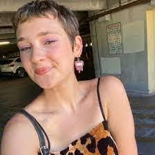 Dana Clausing's Instagram, Twitter & Facebook