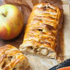 Schneller Apfelstrudel Mit Blatterteig Und Walnussen Rezept Apfelstrudel Rezept Apfelstrudel Rezepte